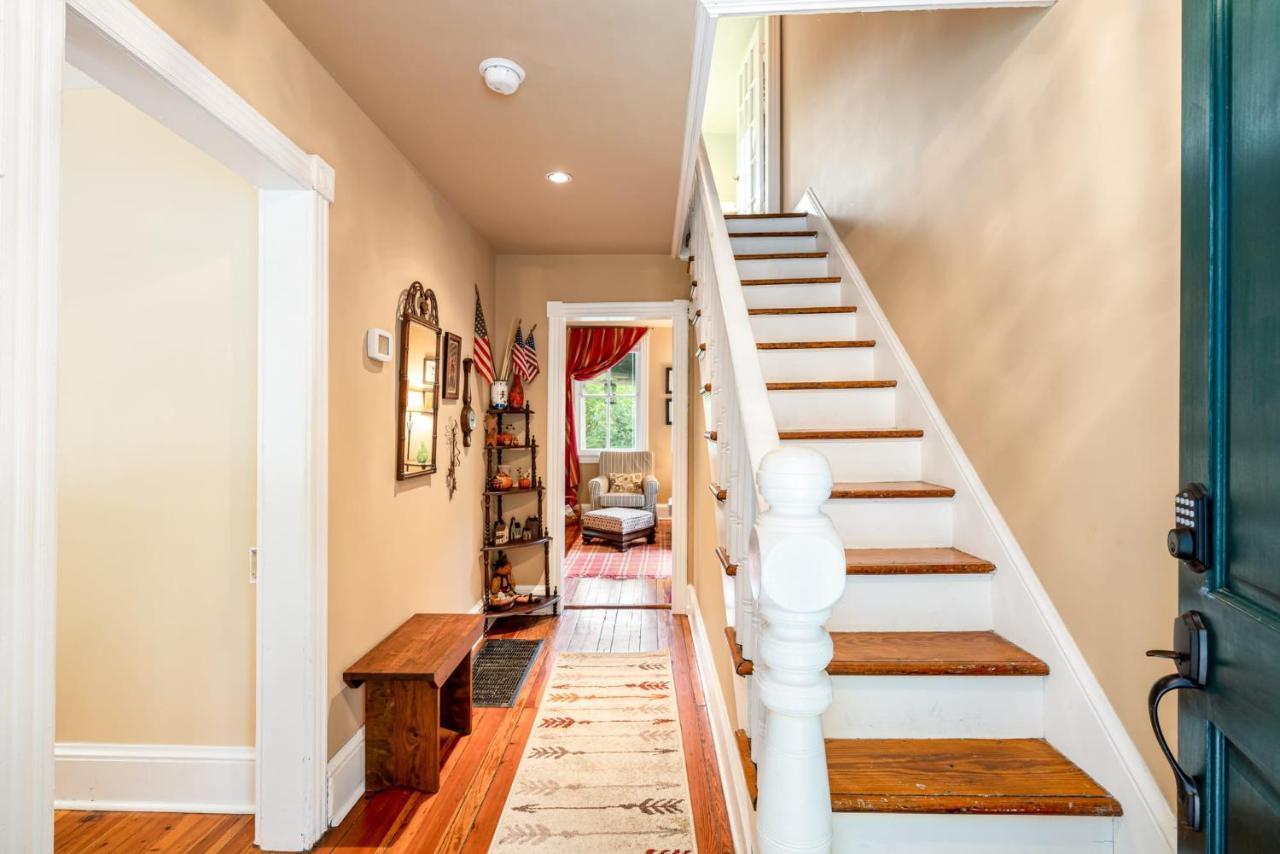 Holiday home Enchanting Cottage, Walk To Downtown *