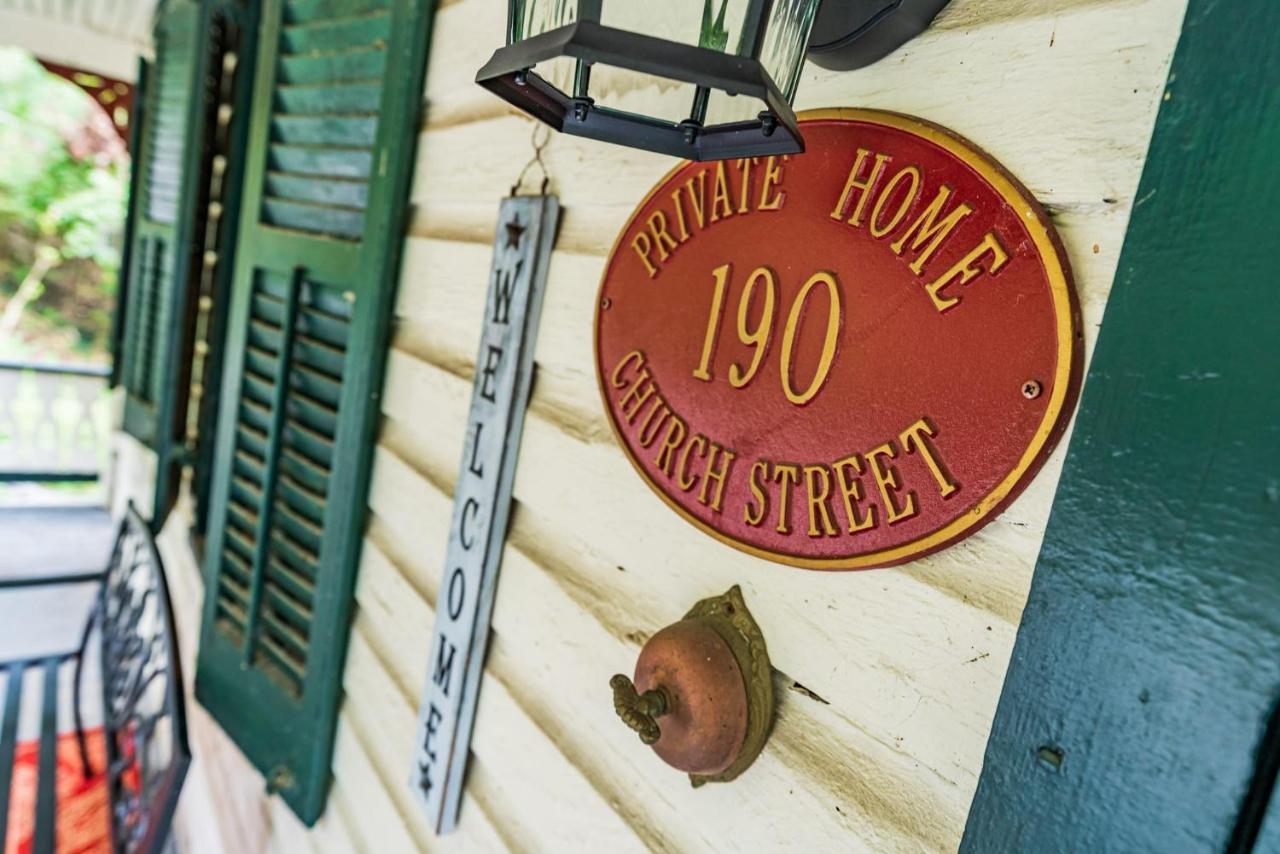 Enchanting Cottage, Walk To Downtown *