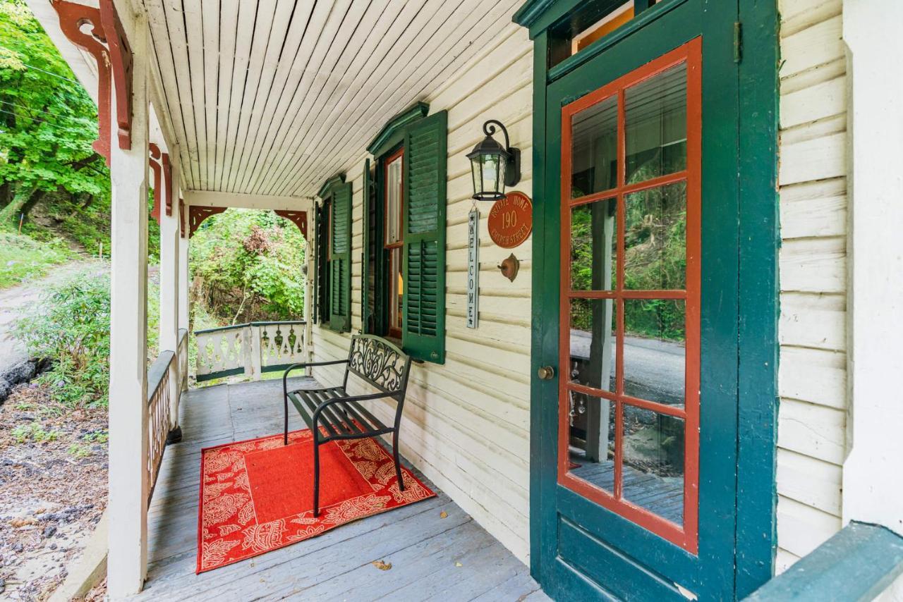 Holiday home Enchanting Cottage, Walk To Downtown